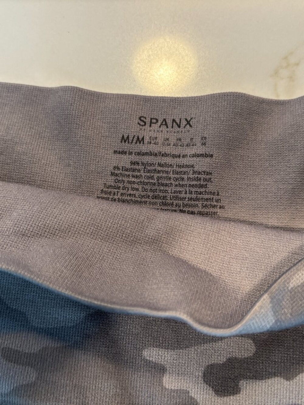 Brand new SPANX camo leggings / tights - Sz M - Picture 2 of 3